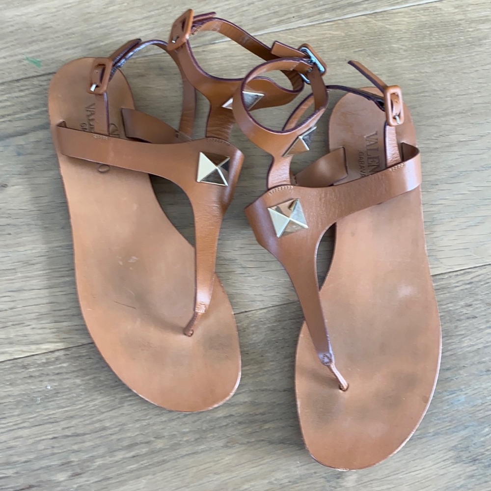 VGUC Valentino Gravani  stud gladiator sandal